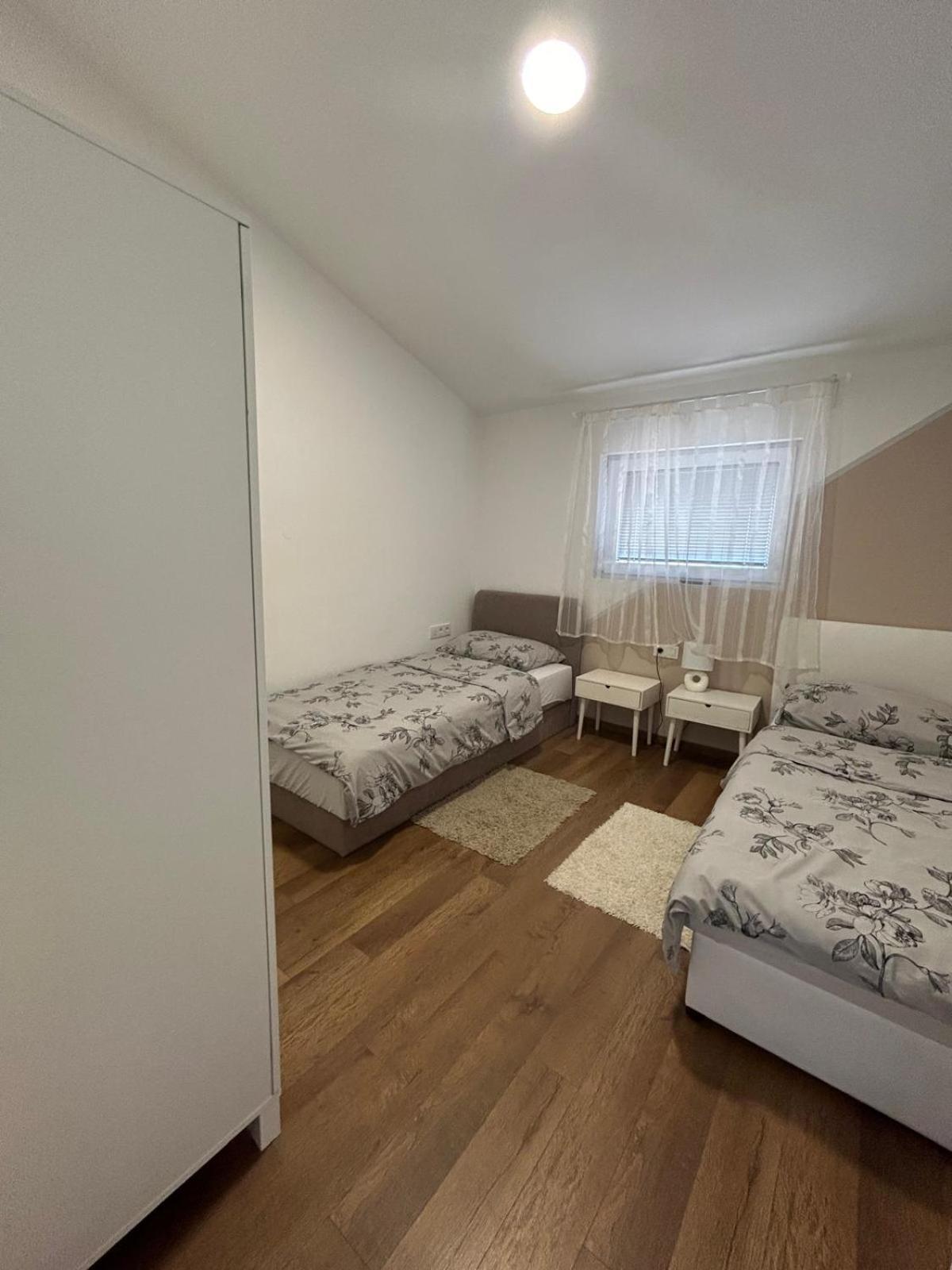 Apartman Lorna Turanj Eksteriør bilde