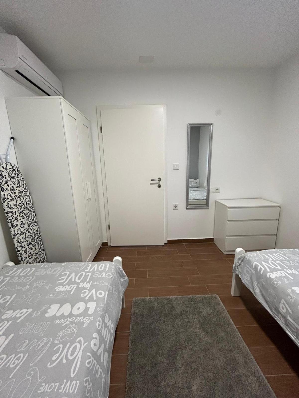 Apartman Lorna Turanj Eksteriør bilde