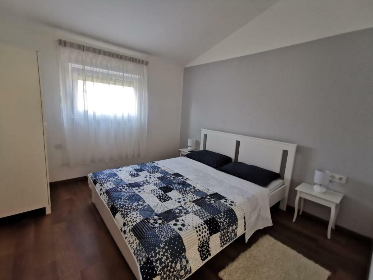 Apartman Lorna Turanj Eksteriør bilde