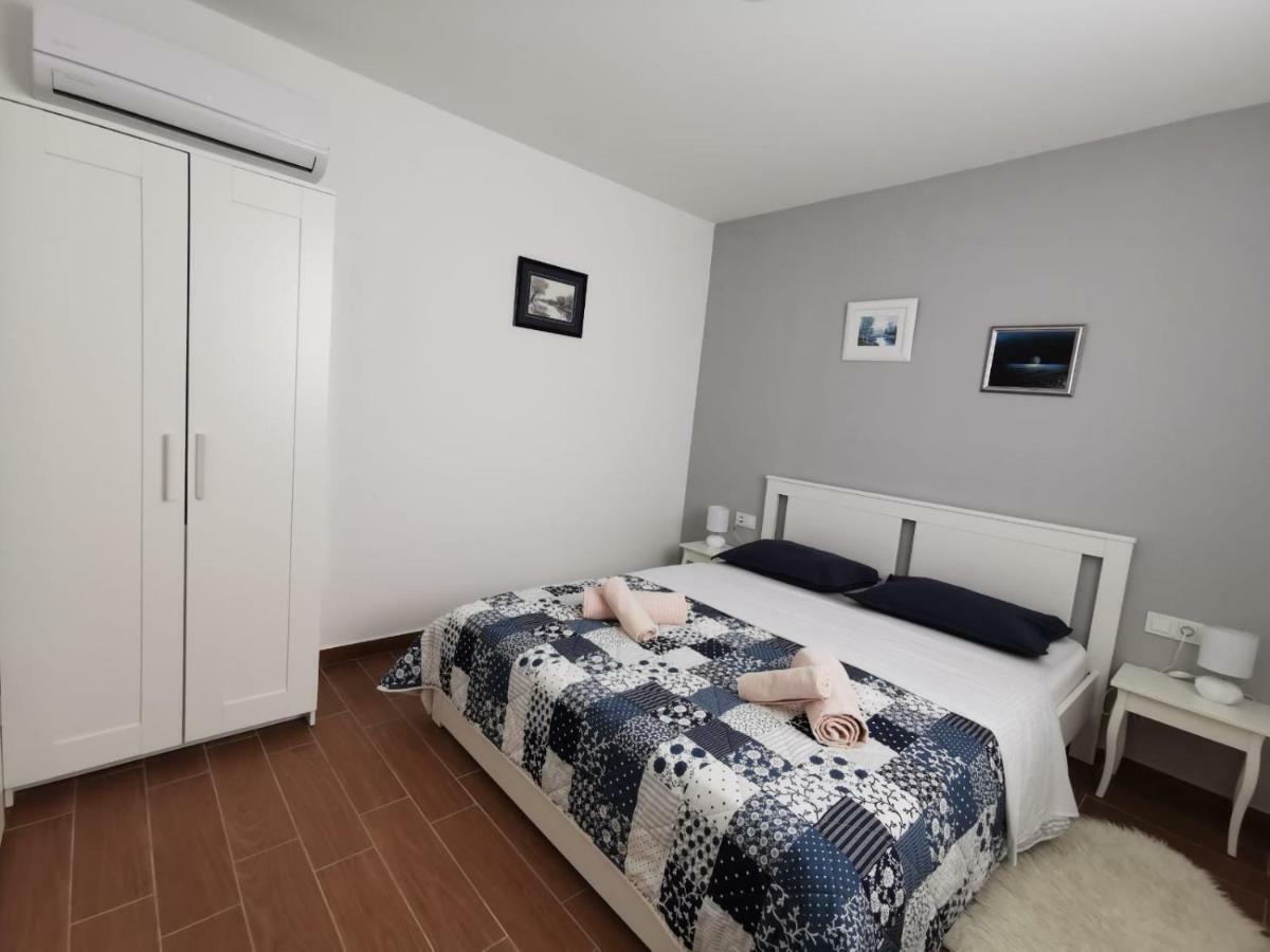 Apartman Lorna Turanj Eksteriør bilde